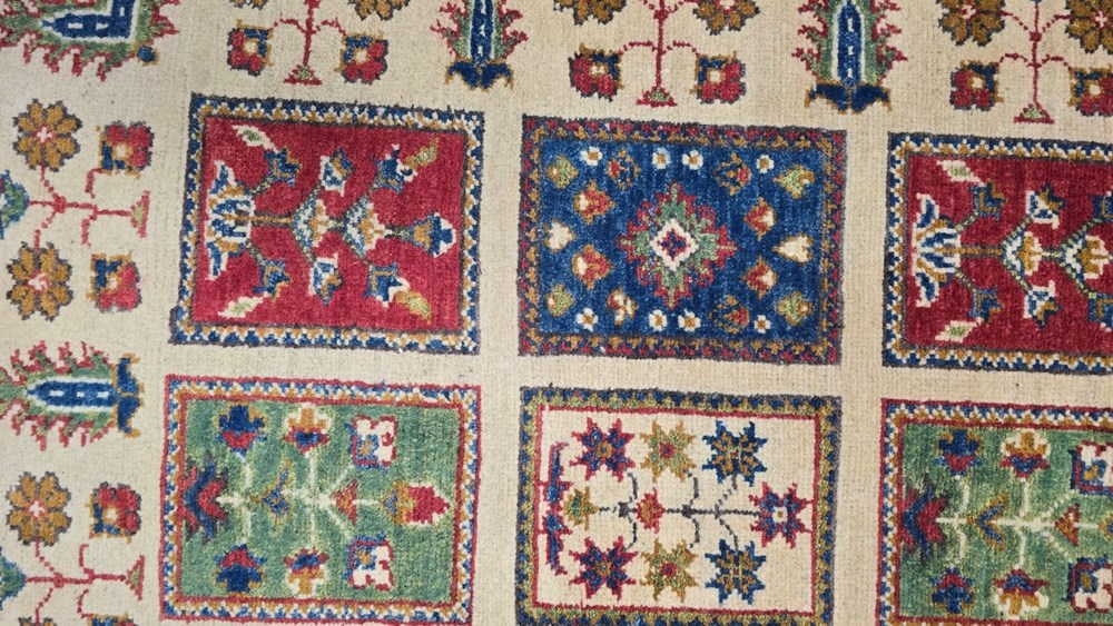 Tepisi ručni rad KAZAK 121x170 515,00 EUR 204057