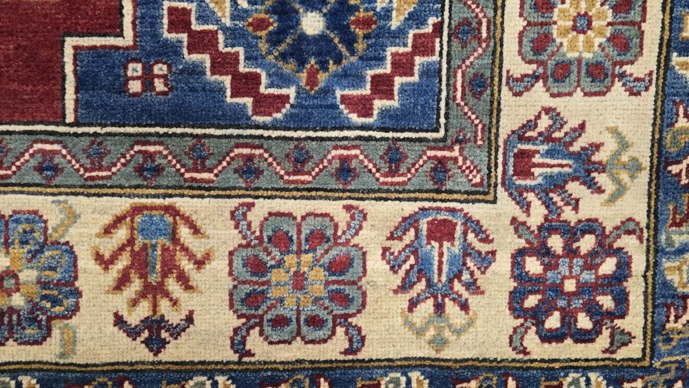 Tepisi ručni rad KAZAK 166x245 999,00 EUR 204081