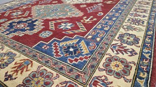 Tepisi ručni rad KAZAK 166x245 999,00 EUR 204081