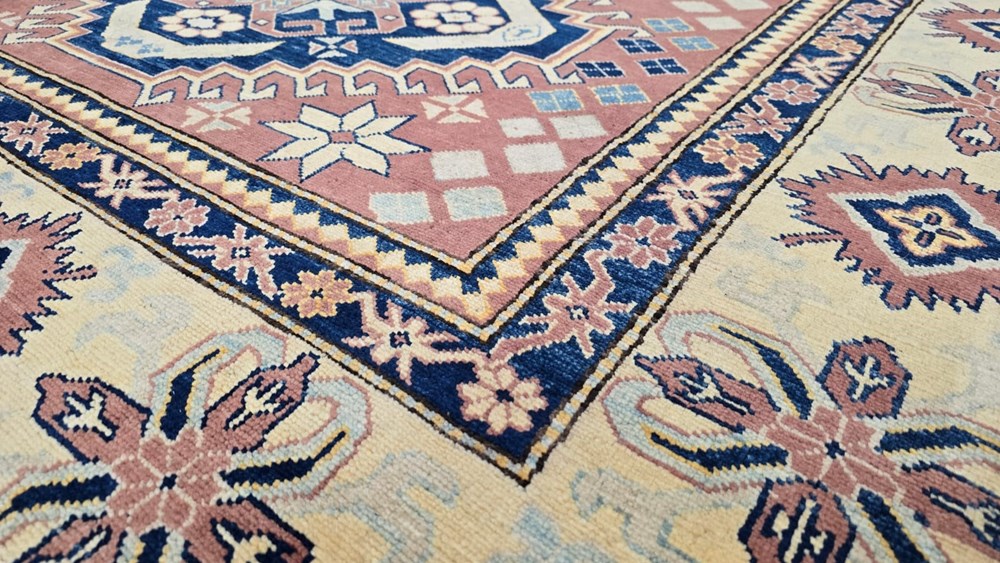 Tepisi ručni rad,Posebna ponuda KAZAK 195x284 756,12 EUR 93600 AKCIJA